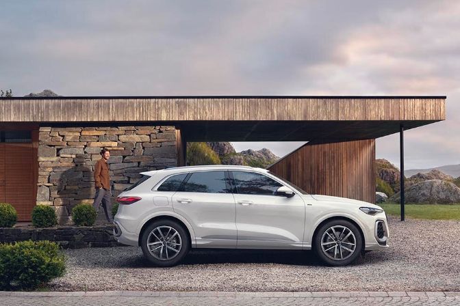 New%20Audi%20%20Q5%20SUV%20e-hybrid